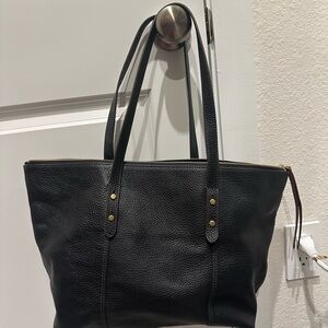 Fossil Black Leather Shoulder Bag with Gold Accents